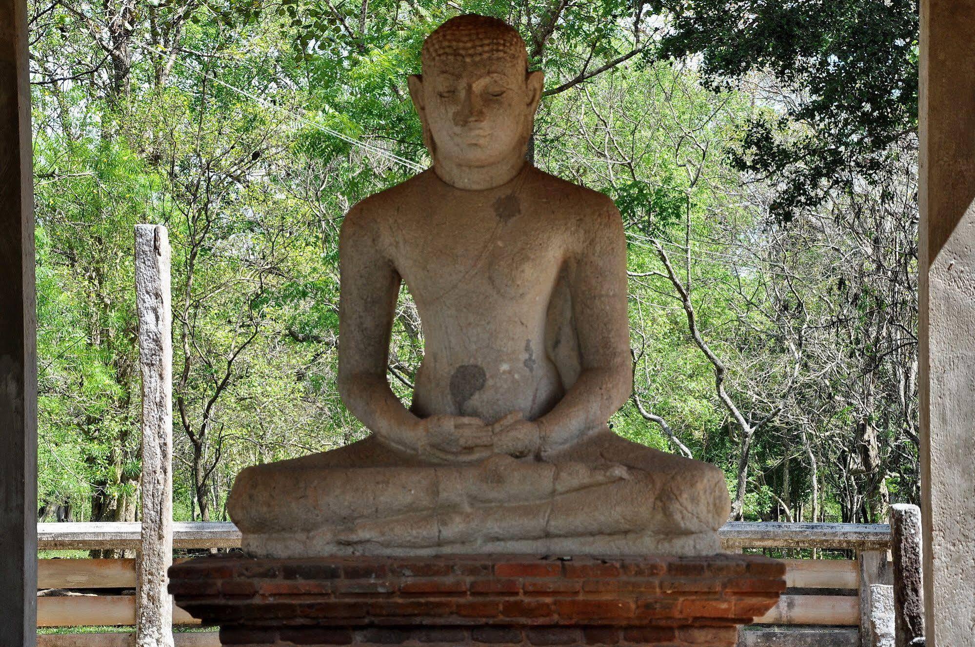 Hotel Sisilthera Anuradhapura Exterior foto